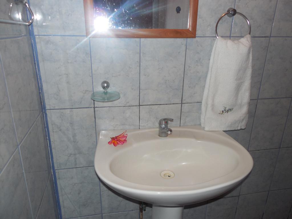 Hare O Ahani Hanga Roa Oda fotoğraf